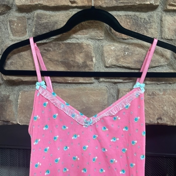 Pink nightgown with blue flower pattern. Size Large. - Picture 3 of 9